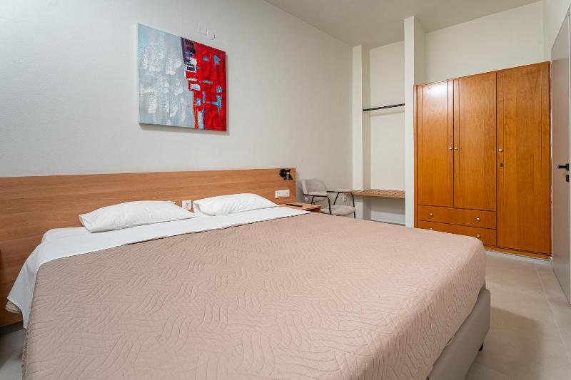 Suite one Bedroom with Inland View image 3