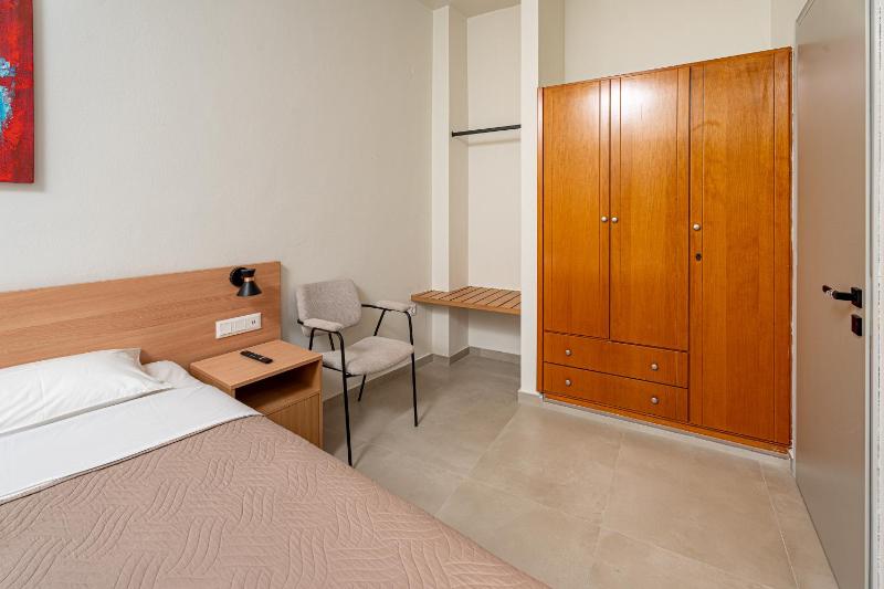 Suite one Bedroom with Inland View image 2