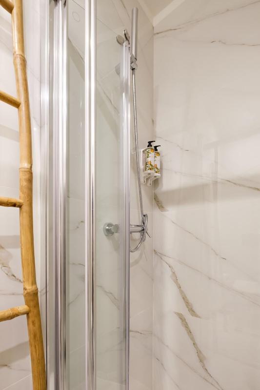 Art Deco 21 Luxury 2BR Apartment Downtown Metro AC - image 9