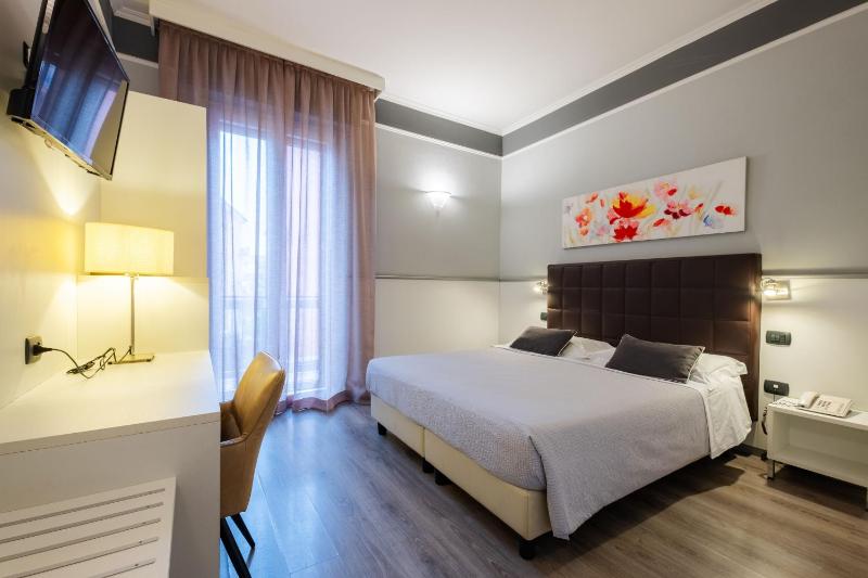 Double or Twin Room image 4
