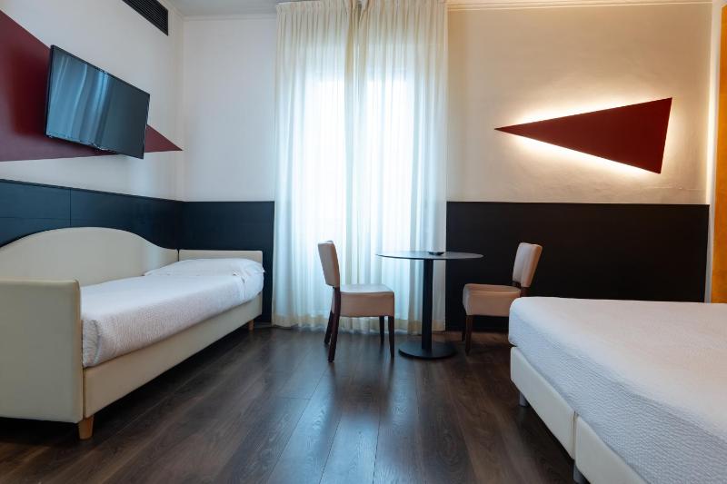 Triple Room image 2