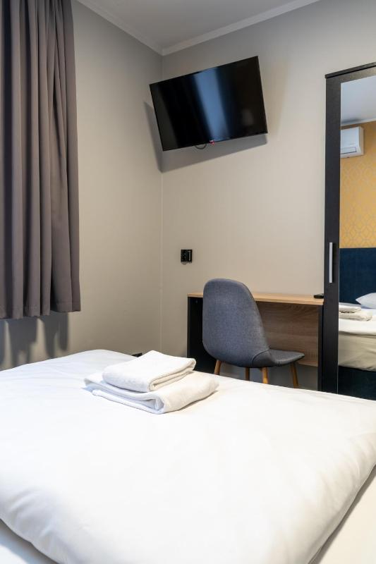 Single Room image 3
