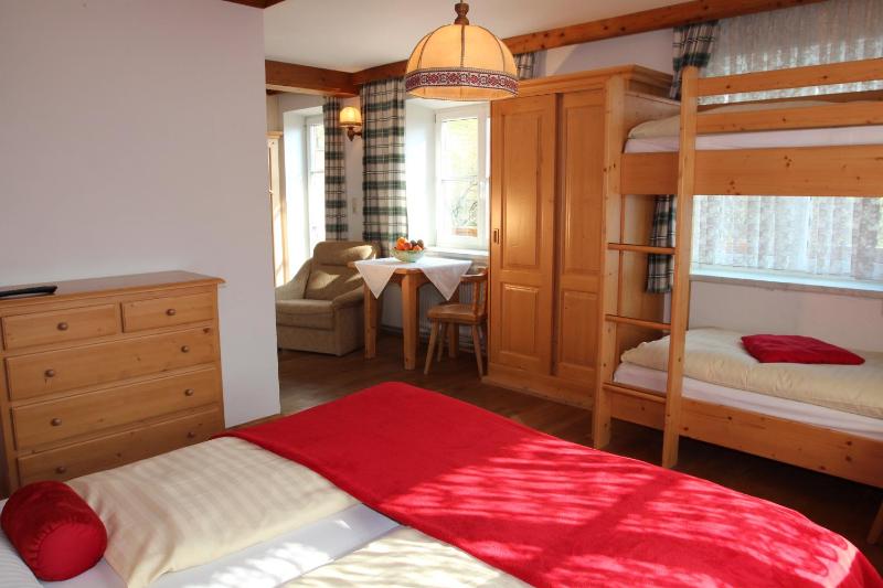Quadruple Room image 4