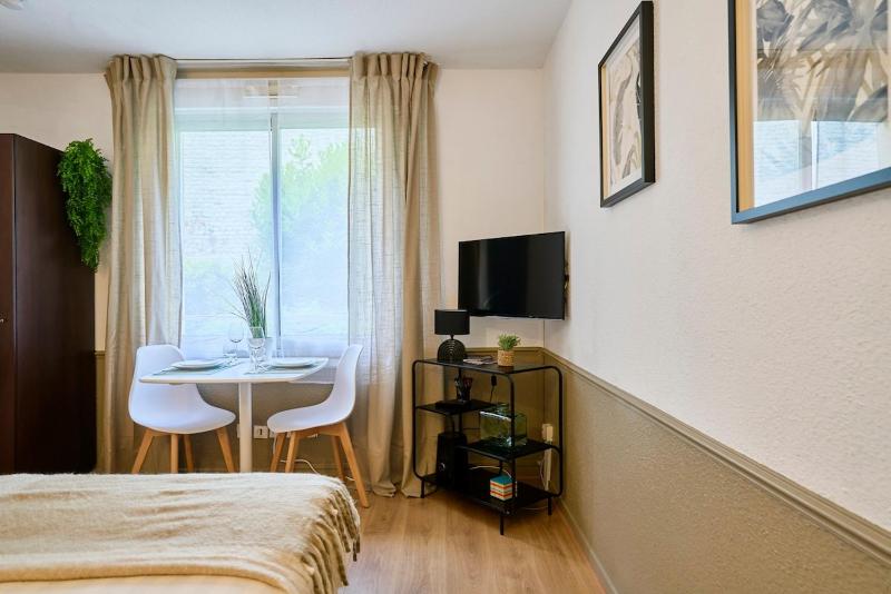 Elegant studio heart of Vauban Lille - image 11