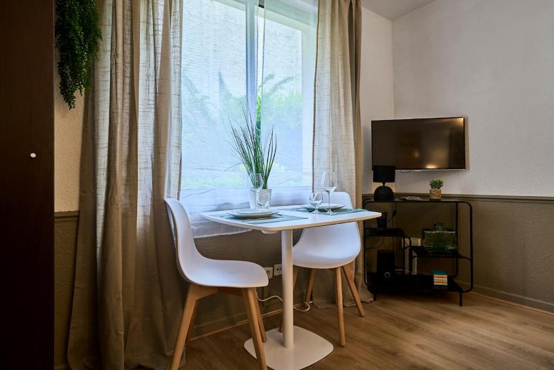 Elegant studio heart of Vauban Lille - image 12