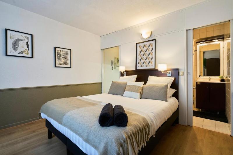 Elegant studio heart of Vauban Lille - image 20