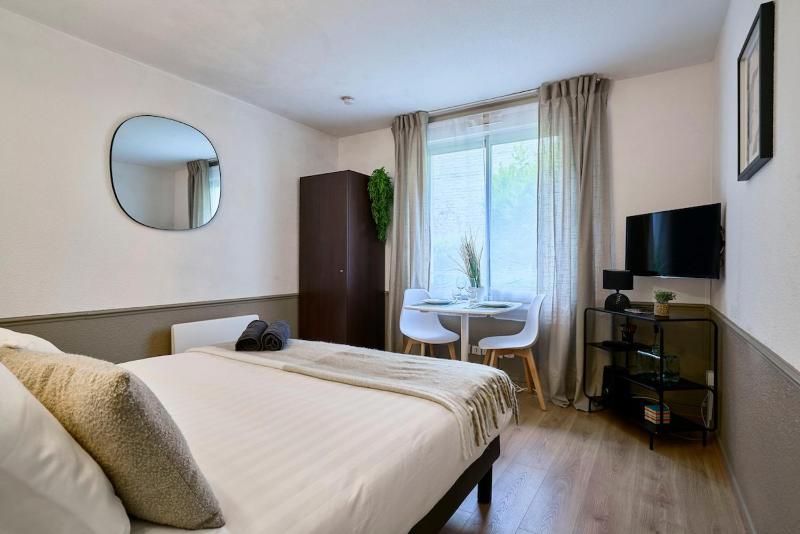 Elegant studio heart of Vauban Lille - image 13
