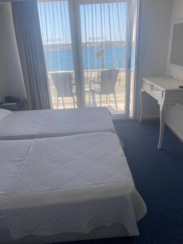 Triple Room with Sea View image 4