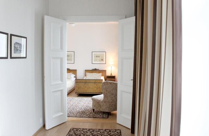 Twin Room image 2