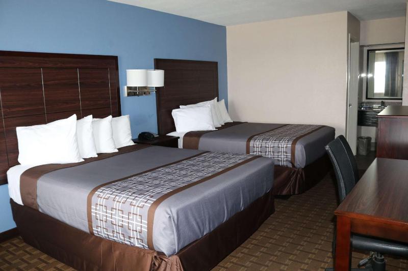 Queen Room with Two Queen Beds - Non-Smoking image 1