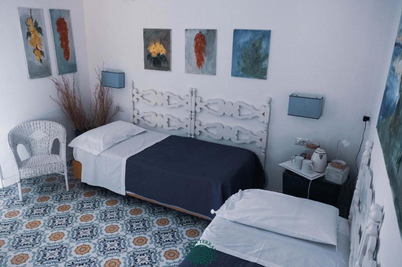 Junior Suite with Sea View image 4