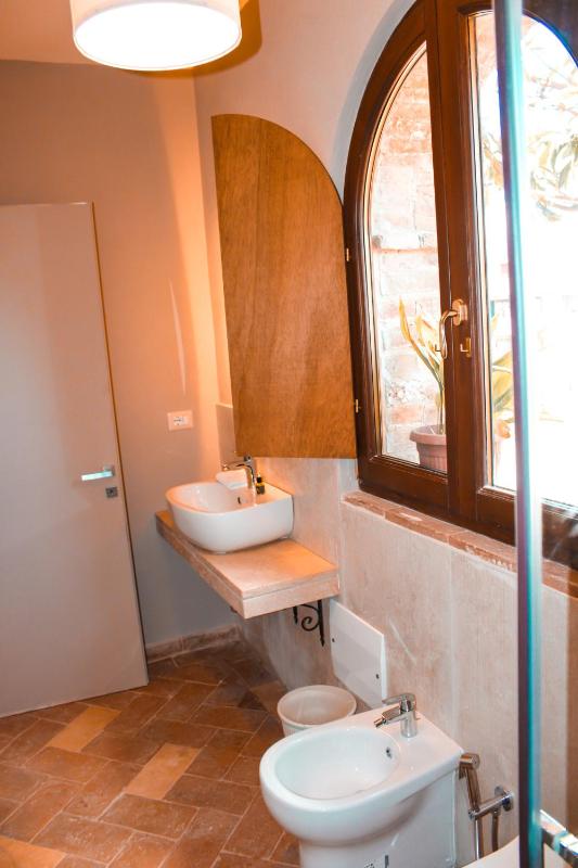 Deluxe Double Room image 3