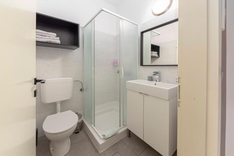 Small Double Room image 3