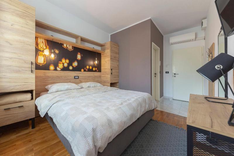 Double Room image 3