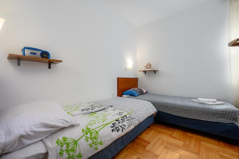 Apartment image 4