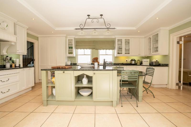 Charming Langebaan Holiday Home with Panoramic Views - image 14