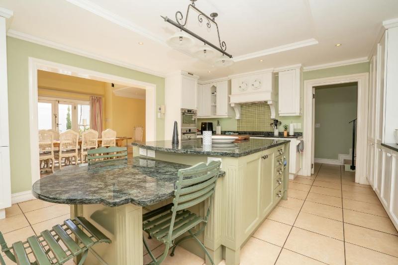 Charming Langebaan Holiday Home with Panoramic Views - image 12
