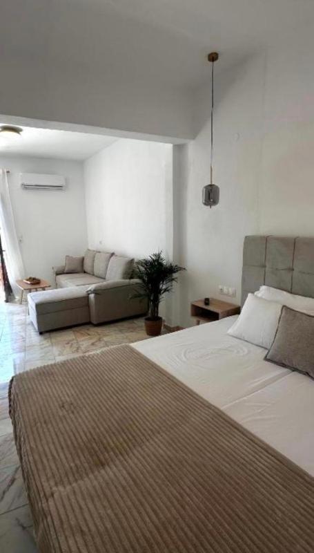 Stefanis House - image 19