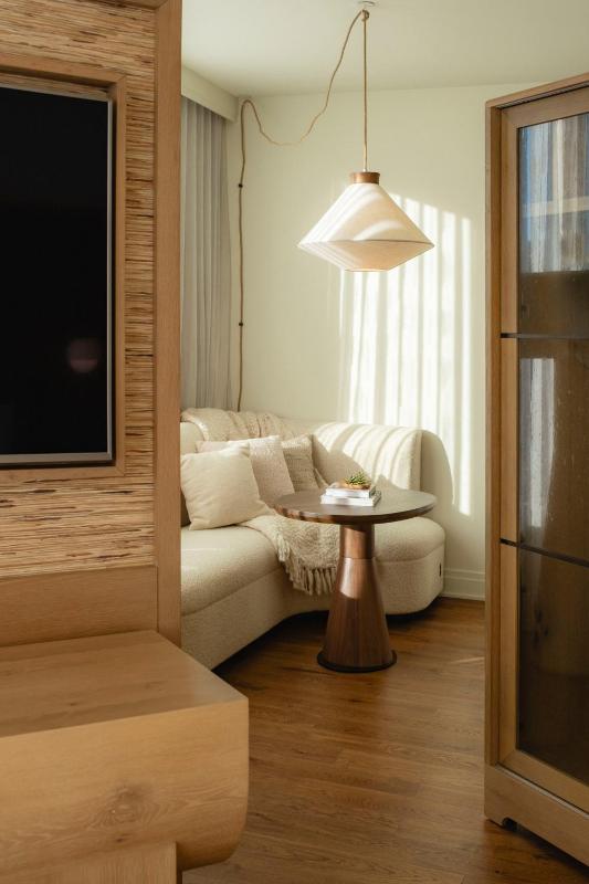 Space Needle Studio Suite image 2