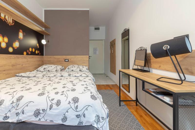 Small Double Room image 4