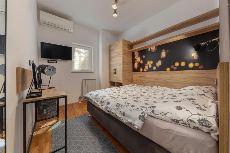 Small Double Room image 1