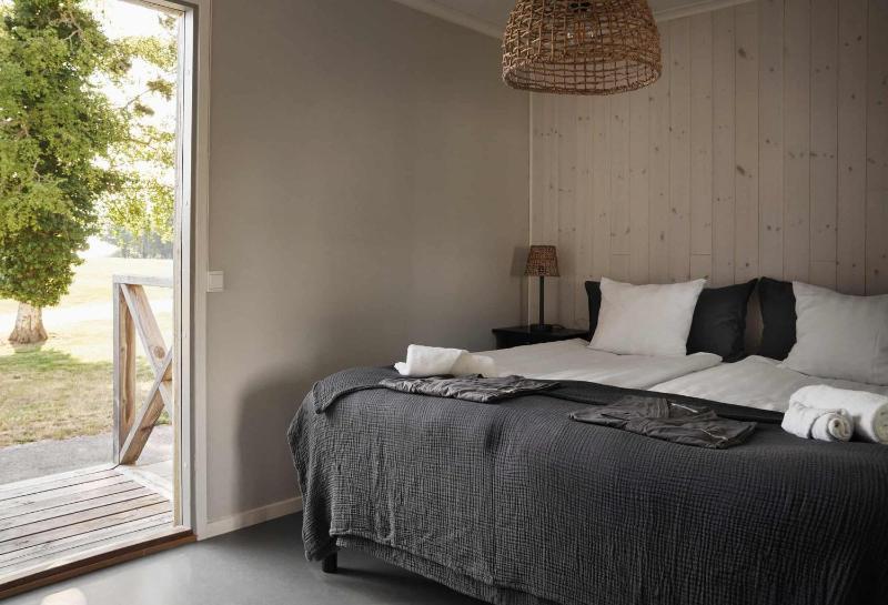 Standard Twin Room with limited Sea View image 1
