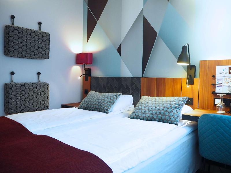 Standard Queen Room image 1