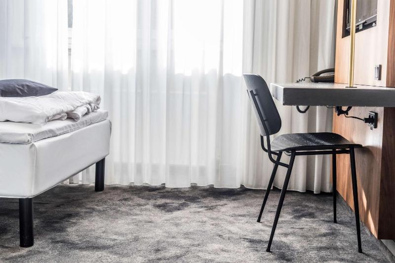 Standard Single Room image 3