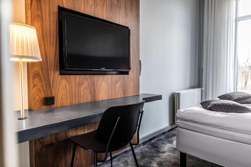 Standard King Room image 4