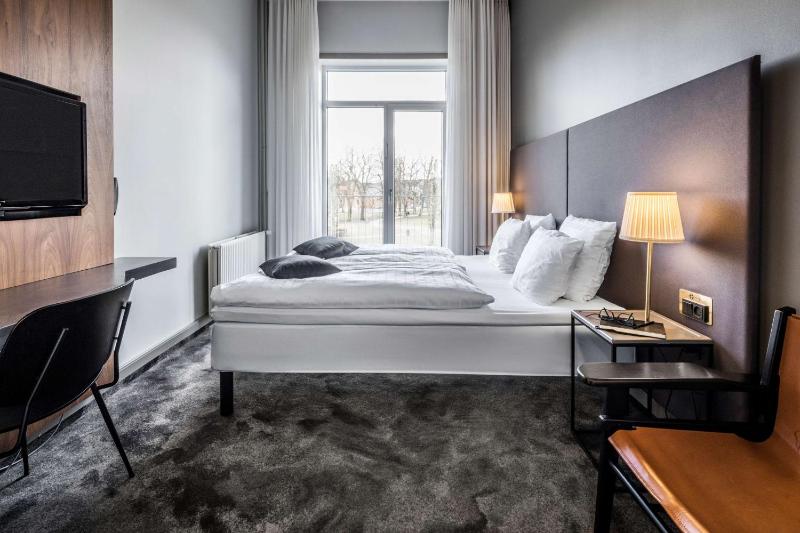 Standard King Room image 1
