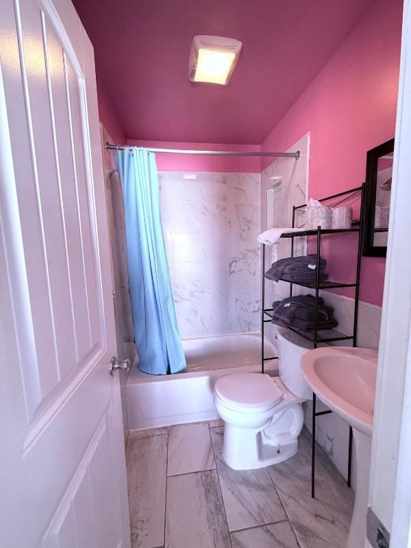 Deluxe Room with Kitchenette image 3
