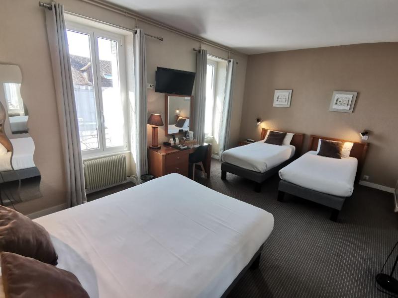 Quadruple Room image 1