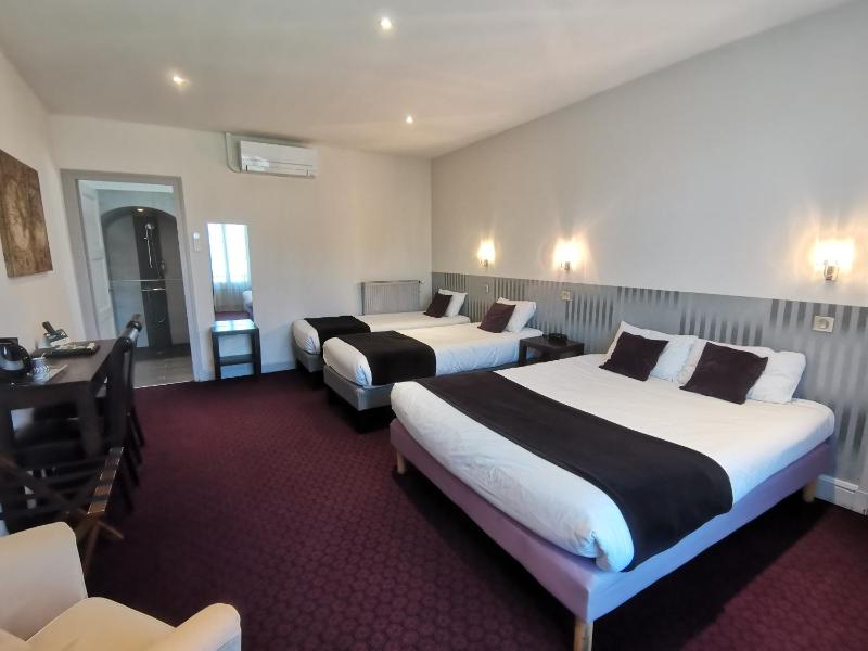 Quadruple Room image 3
