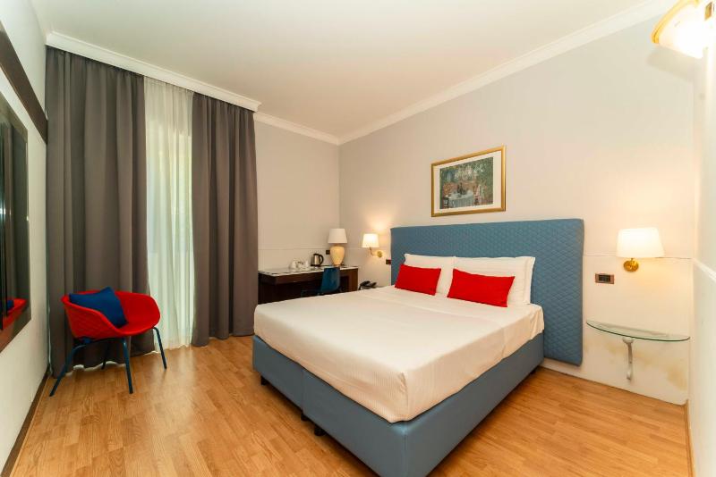 Classic Double Room for Single Use image 4