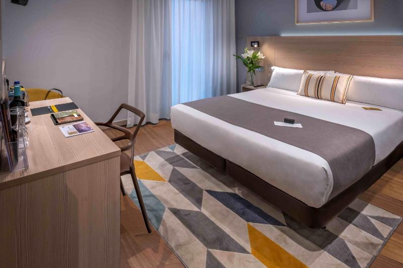 Small Double Room image 1