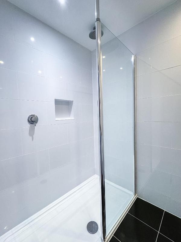Deluxe Double Room with Extra Bed image 2