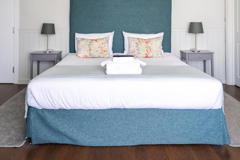 Deluxe Double Room with Extra Bed image 1
