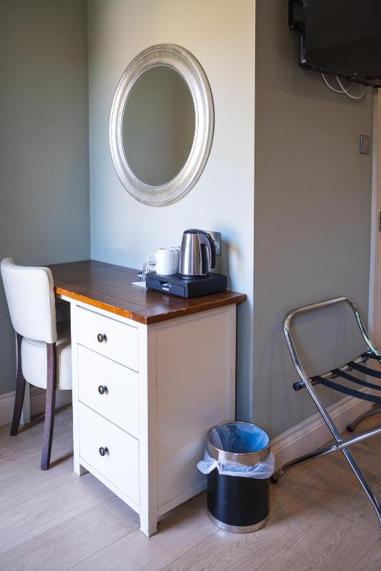 Deluxe Double Room with Extra Bed image 4