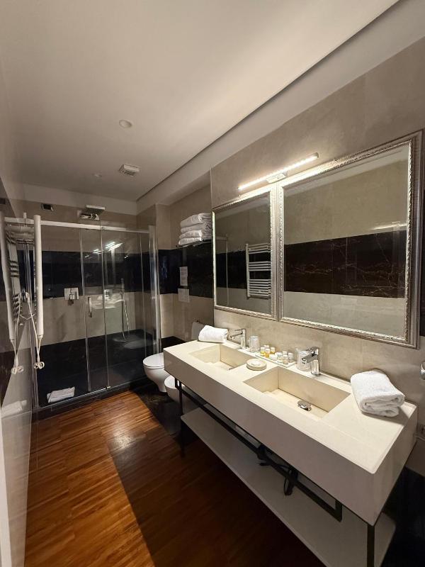 Junior Suite image 2