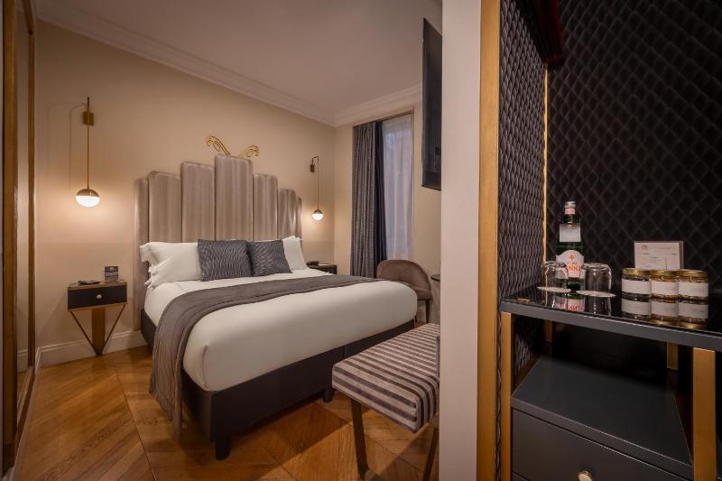 Small Double Room Smart image 4