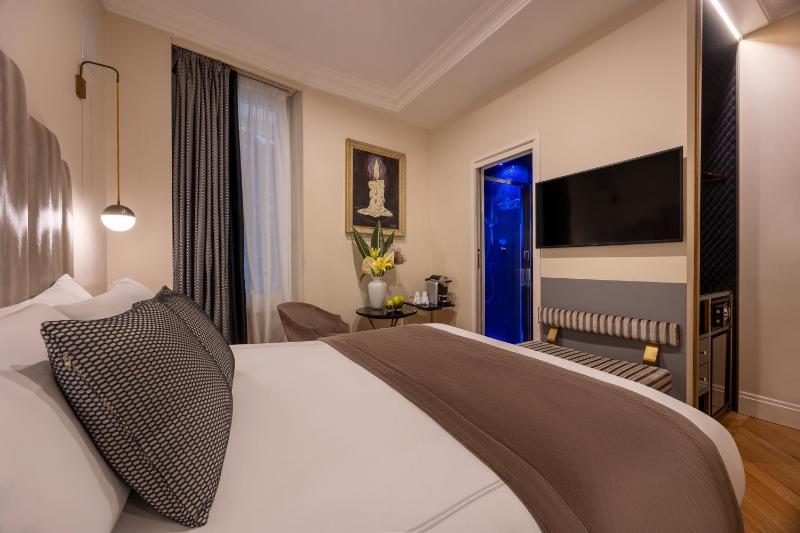 Small Double Room Smart image 3