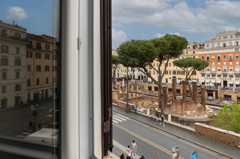 Junior Suite with City View image 2