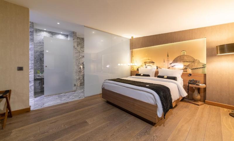 Double Room with Terrace image 3