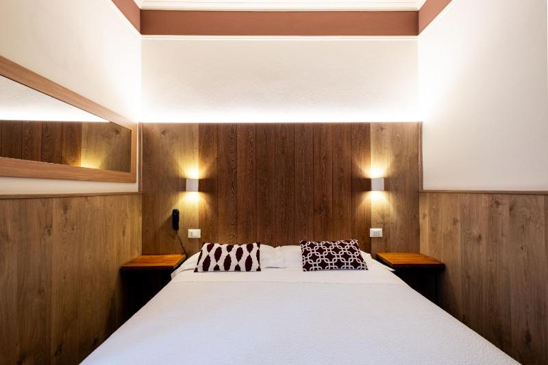 Small Double Room image 1