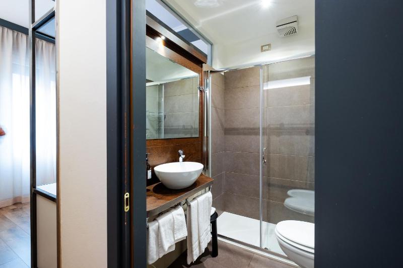 Superior Twin or Double Room image 2