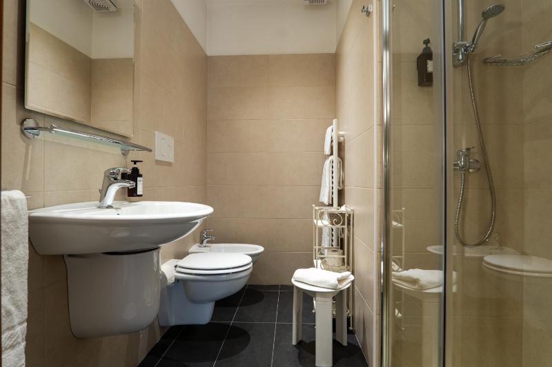 Superior Twin or Double Room image 4