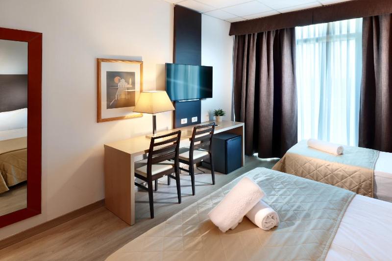 Standard Triple Room with Balcony image 3