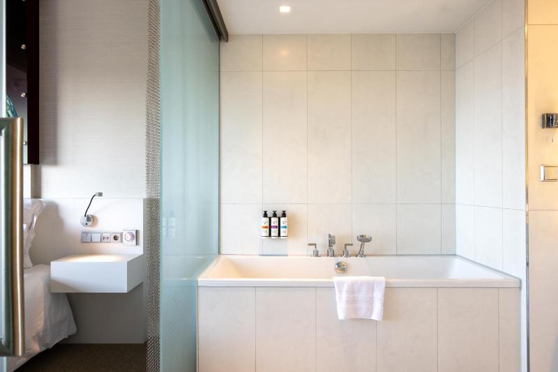 Executive King Suite image 3