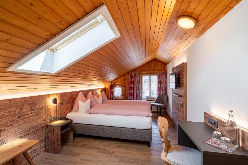 Standard Double Room image 3
