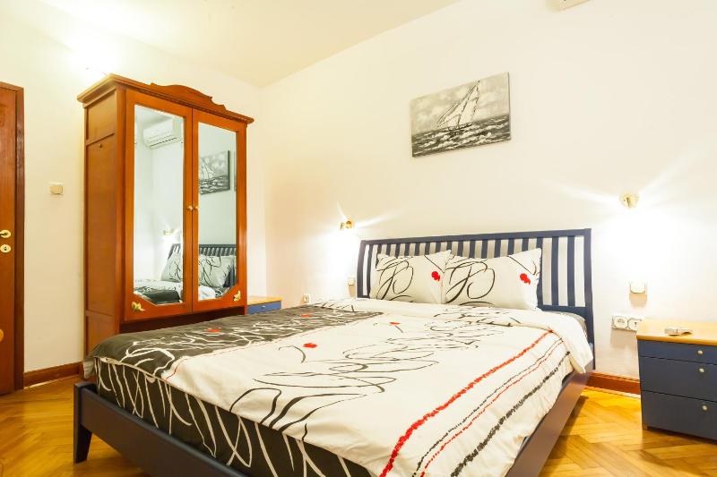 One-Bedroom Apartment with Terrace image 3